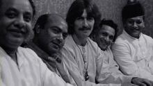 Ust. Ali Akbar Khan con Ust. Alla Rakha, Pt. Ravi Shankar, George Harrison e Ust. Bismillah Khan, 1971